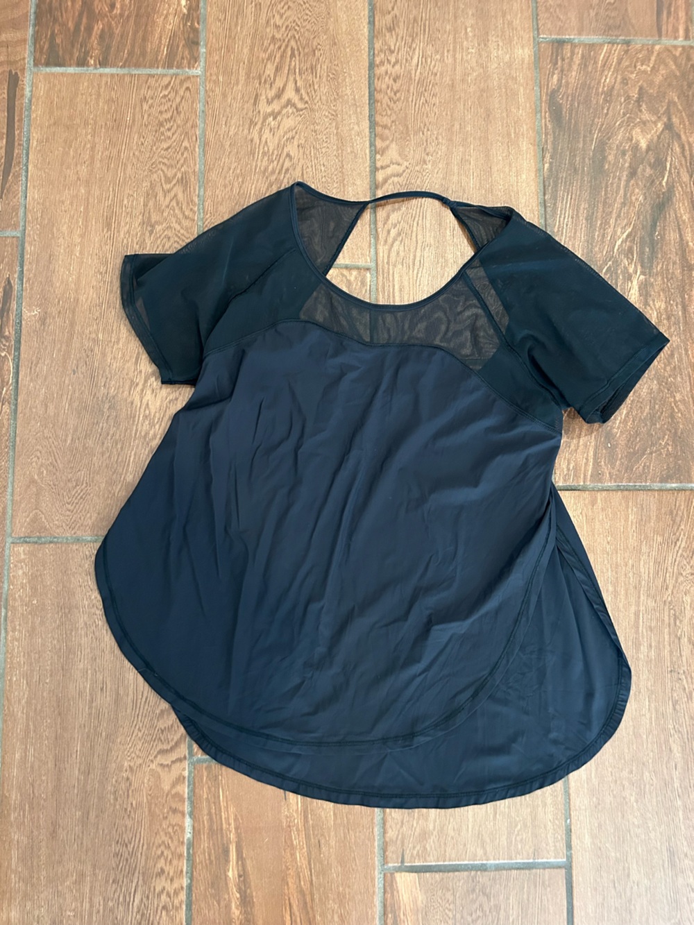 Lululemon size M black mesh half sleeve workout top
